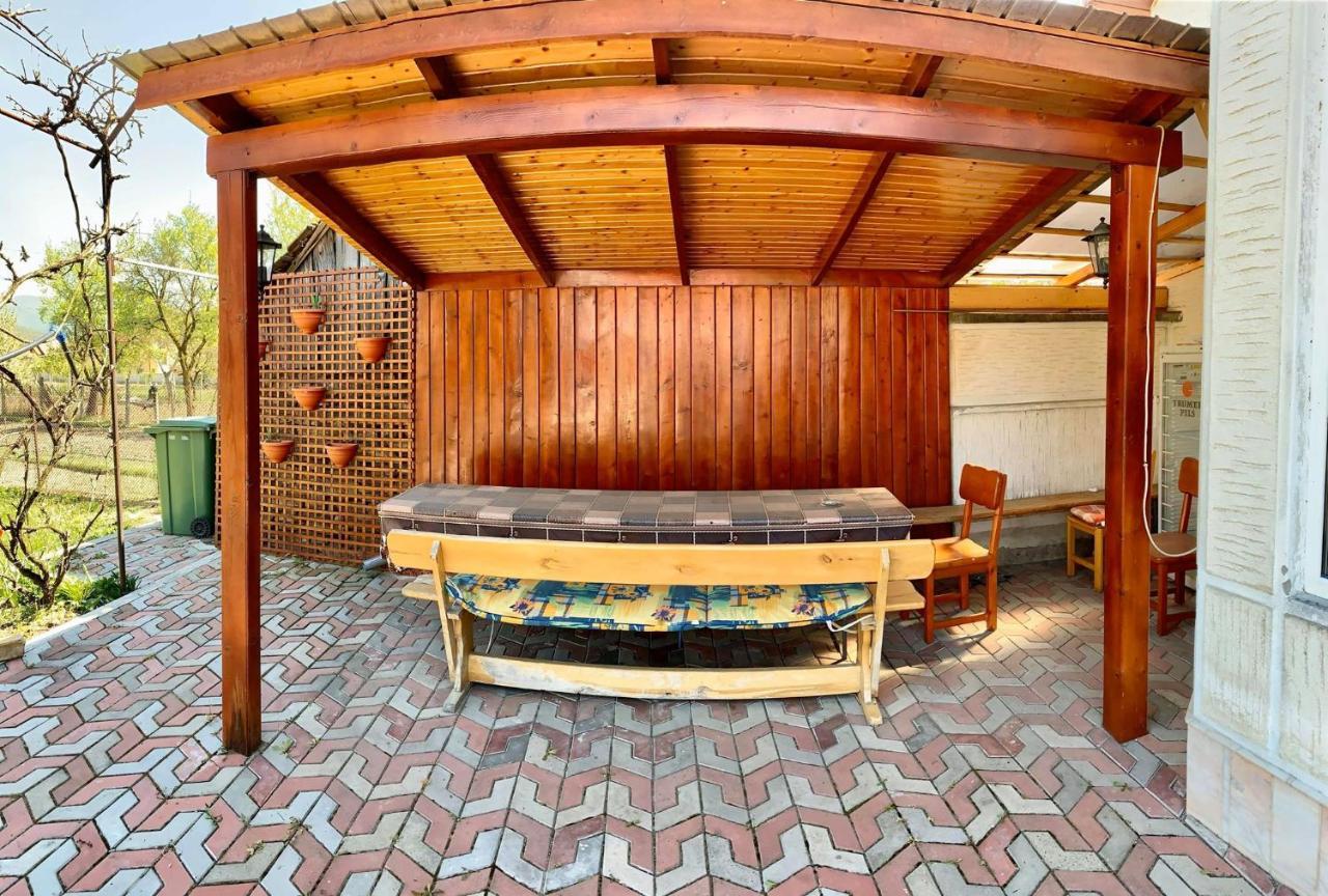 Hotel Casa Debora à Haţeg Extérieur photo